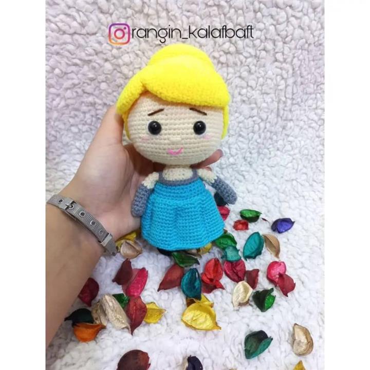 عروسک پرنسس مو طلایی بافتنی دست بافت فانتزی  شیک کادو تولد هدیه  کله زرد کاکلی